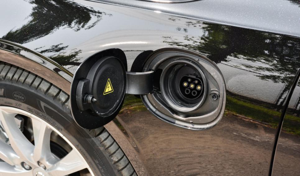 比亚迪秦dmi超级混动值不值得购买,沃尔沃s90t8混动版值不值得买