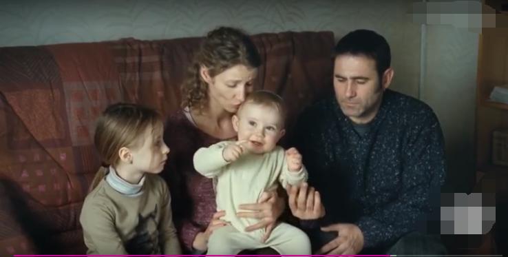 男孩背后长了一只翅膀,男孩身上长了一对翅膀是什么电影