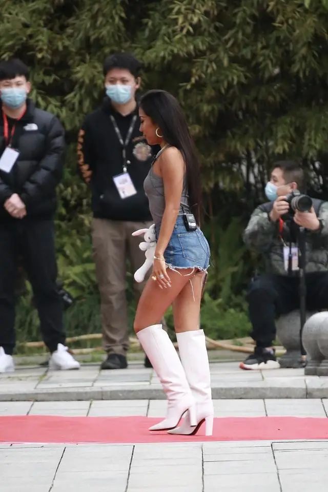 黑美人穿搭,黑美人穿衣服搭配照片