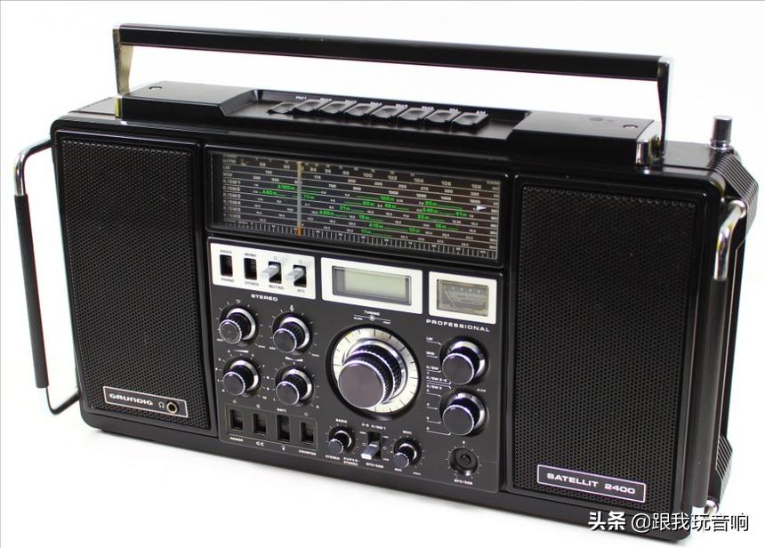 这是一款80年代根德公司推出的Satellit2400SL多波段便携式收音机