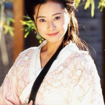 当年演小燕子的赵薇近况如何,她是赵薇