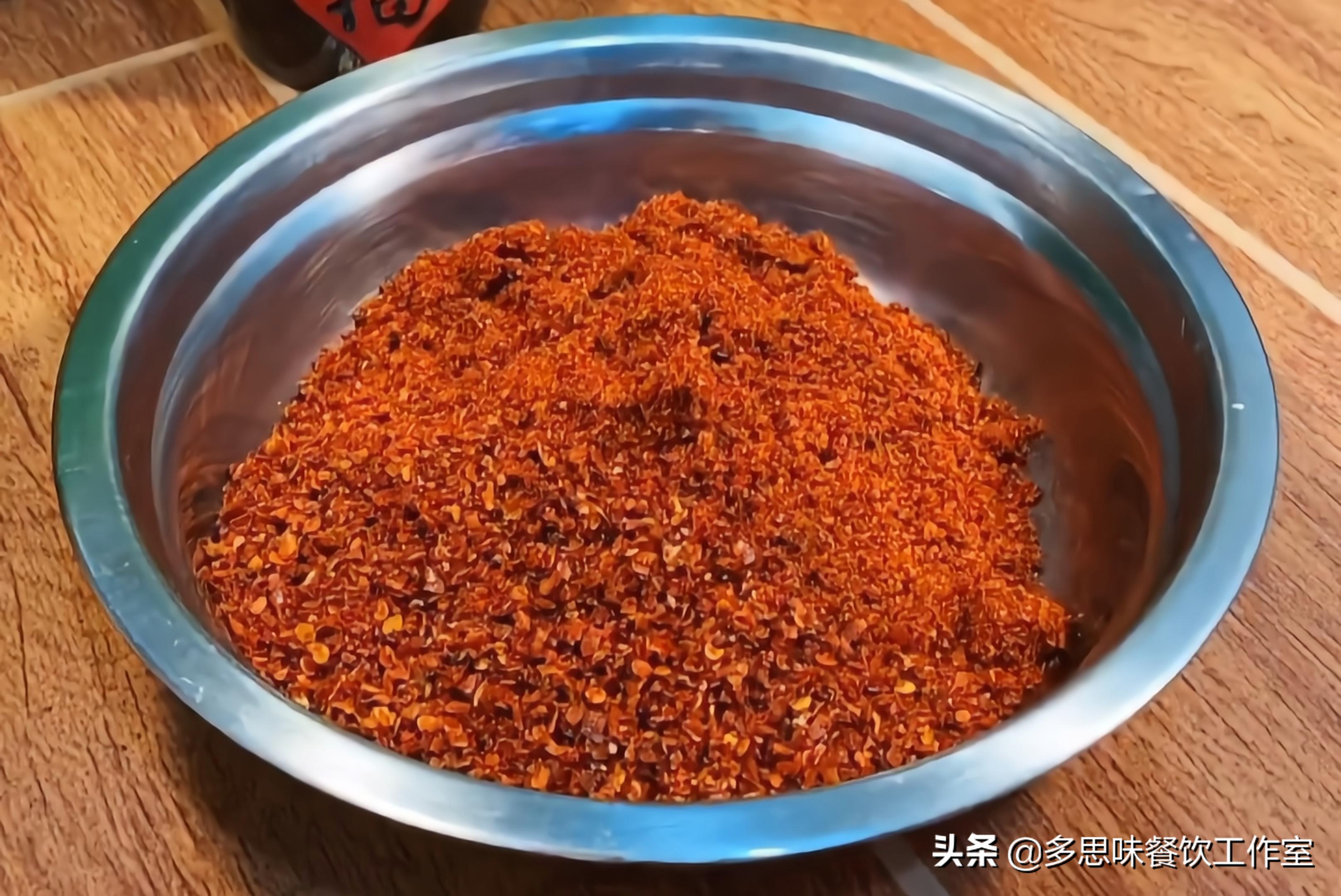 红油辣椒油怎么做才能又香又红,如何制作辣椒油又香又辣红油