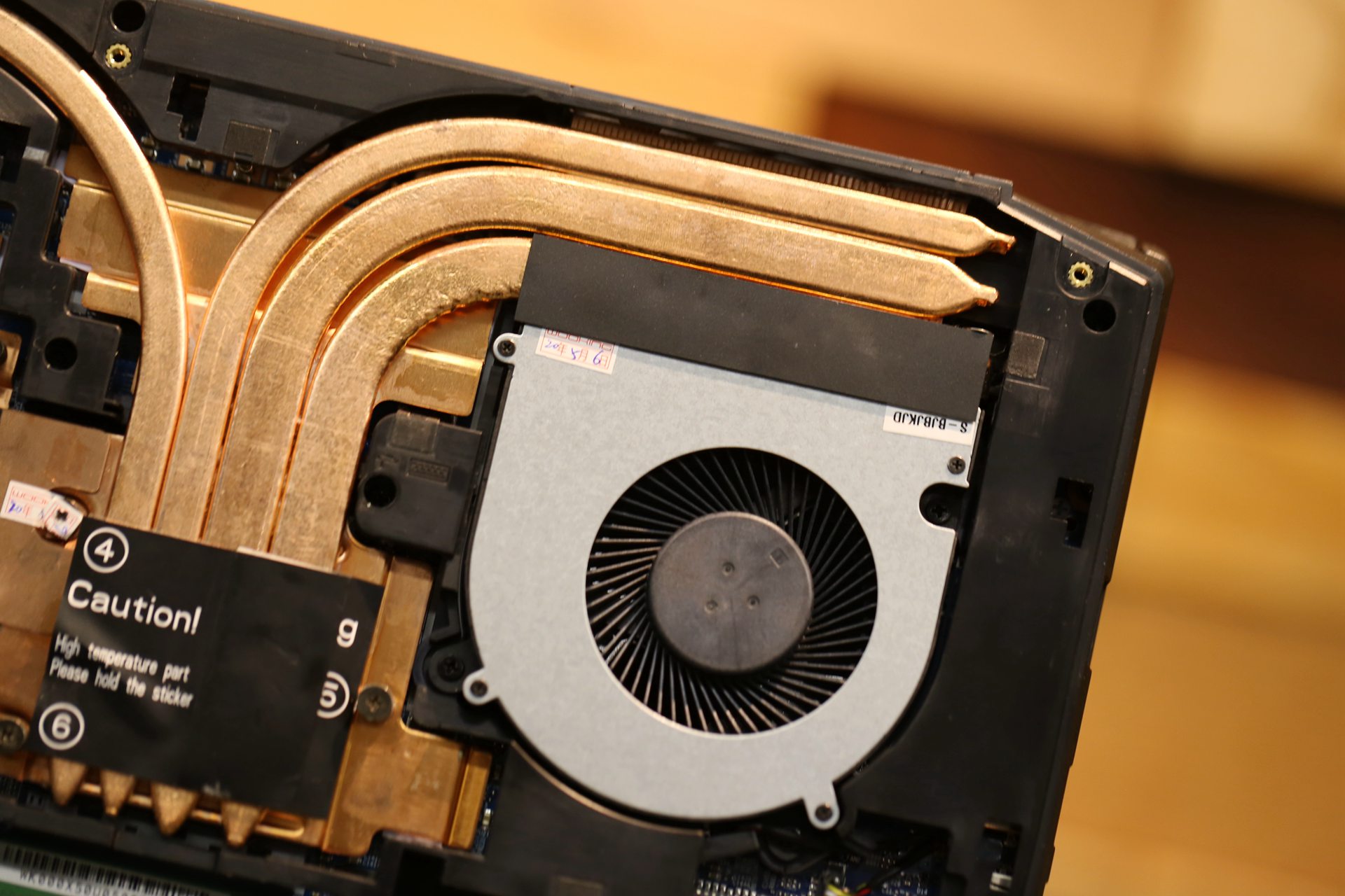 性能爆表！把台式机CPU装进笔记本，X5空妖R93900拆机评测