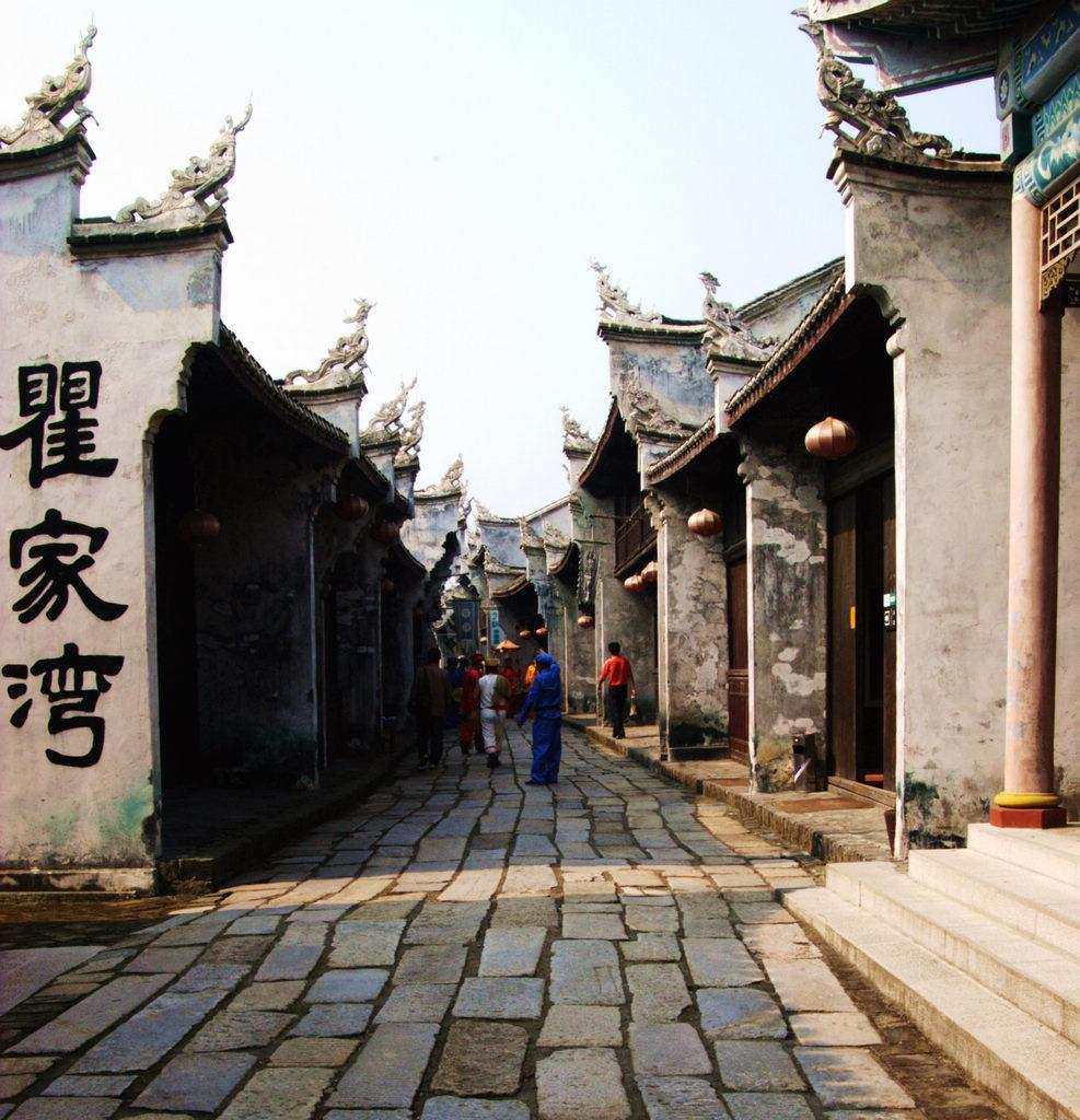 穷小子进城创业被骗,穷小子经商回家竟拿出100万