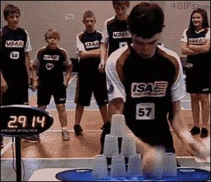 这个手势代表什么意思,中指无名指弯曲这个手势什么意思