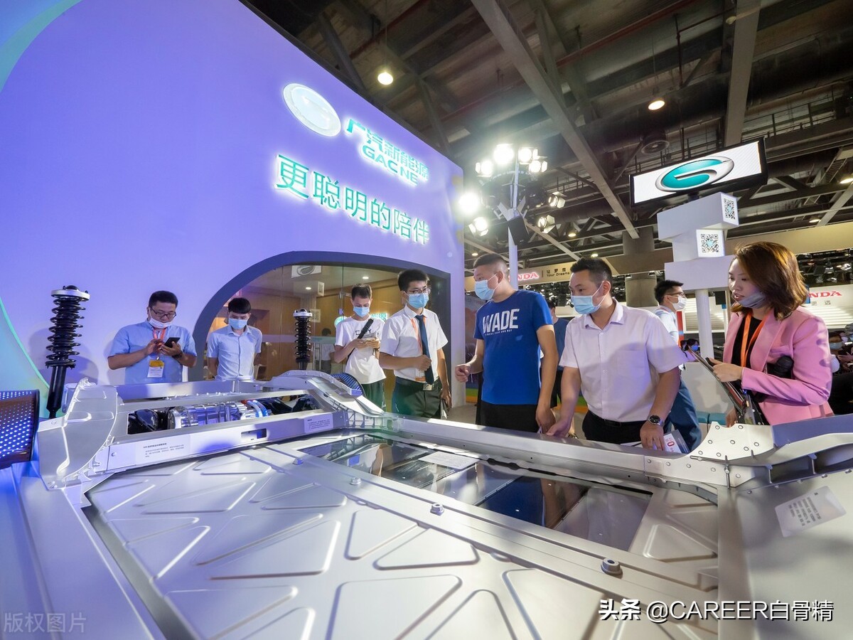 在上海学新能源汽车需要什么,在上海开新能源面包车的体验