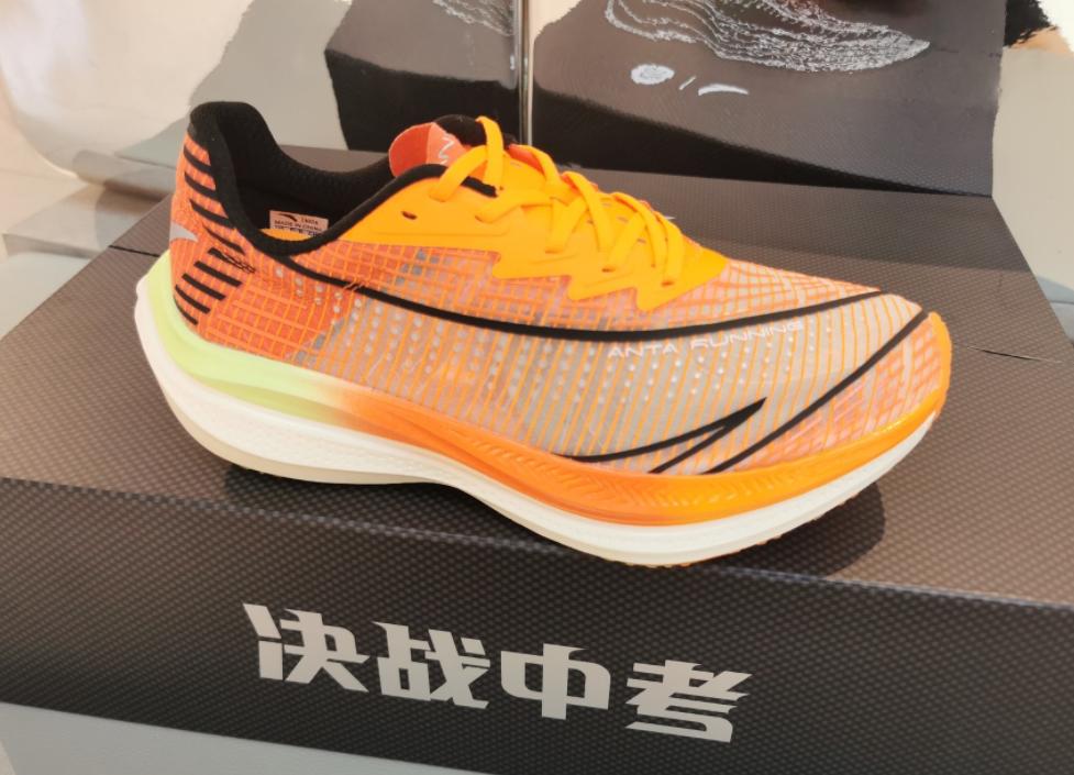 安踏儿童跑鞋哪个系列最好,安踏和耐克儿童篮球鞋对比