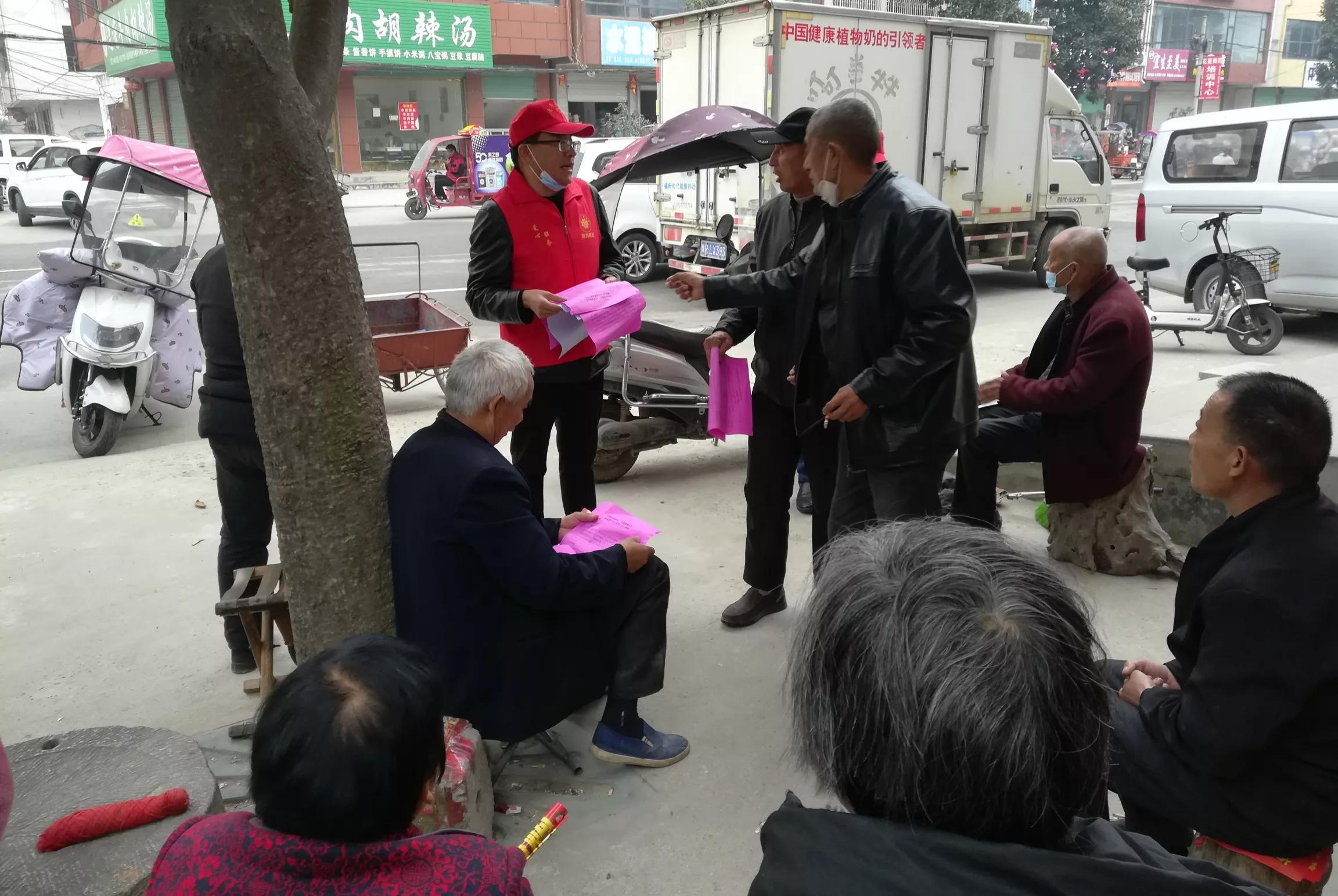 主题教育到社区开展志愿服务活动,社区开展志愿服务进社区活动