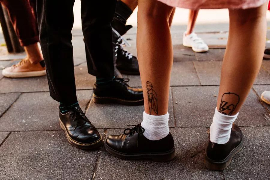 穿马丁靴的人,穿drmartens的男生什么梗