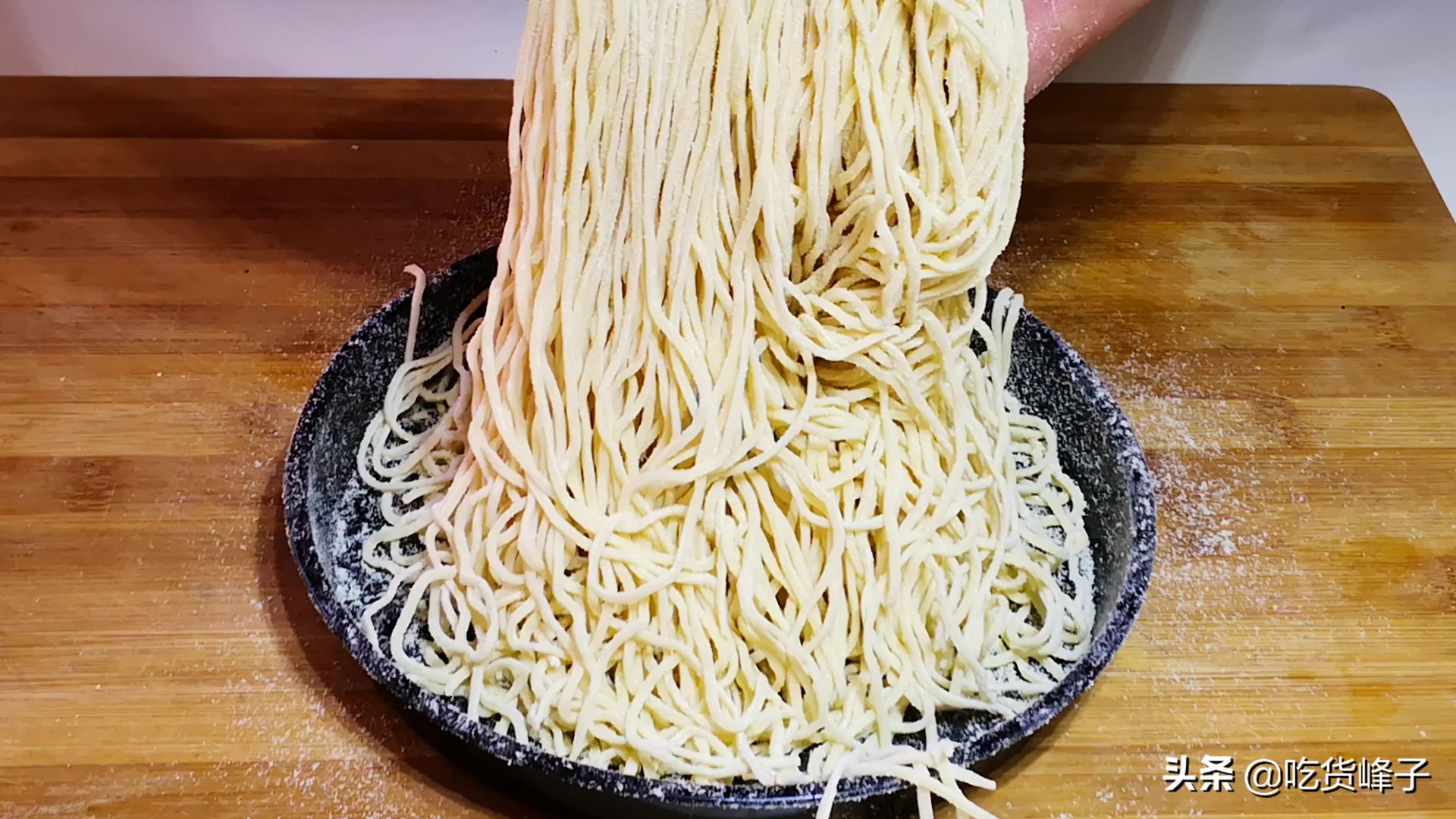 鸡蛋酱怎么做拌面条,爱吃面条的要留意