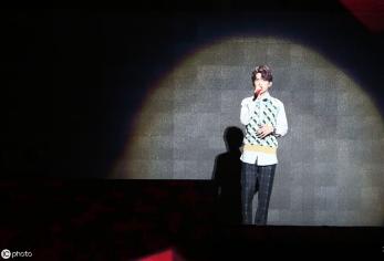 易烊千玺的第一个生日礼物,给闺蜜的生日礼物易烊千玺