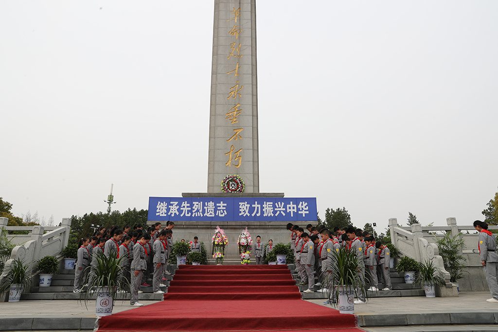 传承英烈志逐梦少年时—淮安市周恩来红军小学举行“学习革命先烈争当时代红军娃”清明祭扫系列活动