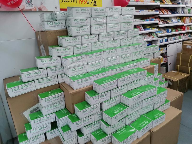 突然，我们的生活离不开口罩了