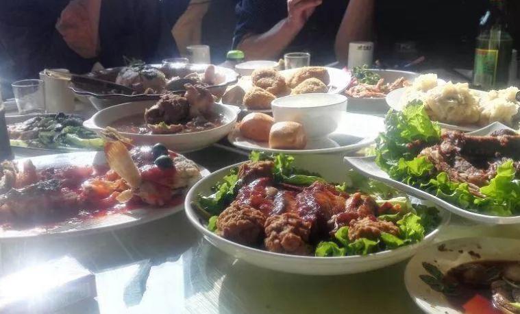 和别人吃饭时的社交规则,社交潜规则15条