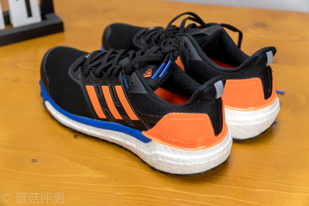 阿迪ultraboost22黑蓝,阿迪supernova和ultraboost