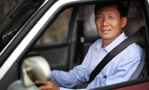 驾校教练一年能赚二十万,驾校教练一般一年多少钱