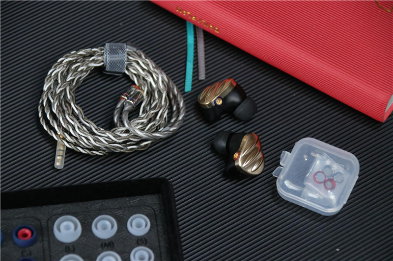 thinkplus双核双动圈hifi耳机,roll百元平价双动圈hifi耳机