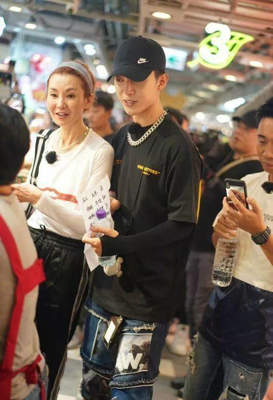 55岁张曼玉惊艳美图,张曼玉素颜出镜演技炸裂