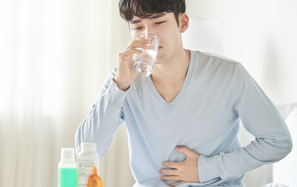 胃酸是大多数胃痛的病因，吃“拉唑”药物止胃酸，要注意什么？