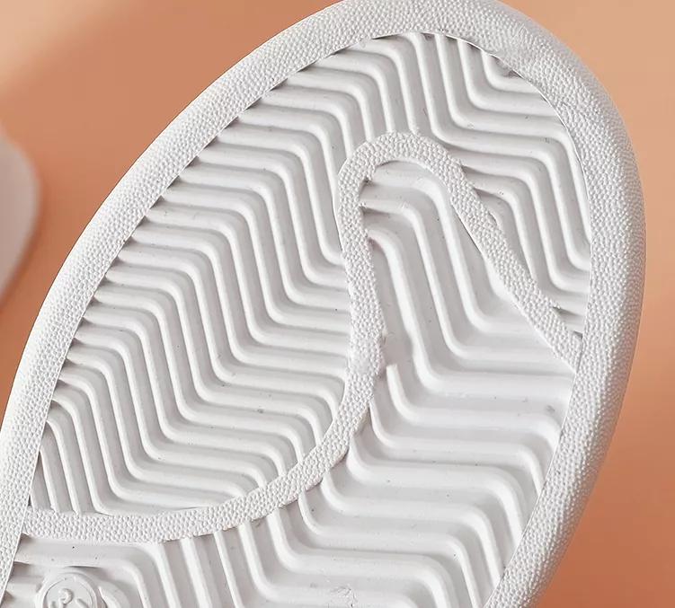 柳岩代言的运动鞋图片,柳岩代言的小白鞋