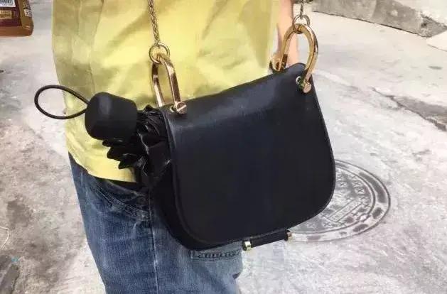 女人过了45岁适合什么发型,女人过40建议打扮精致