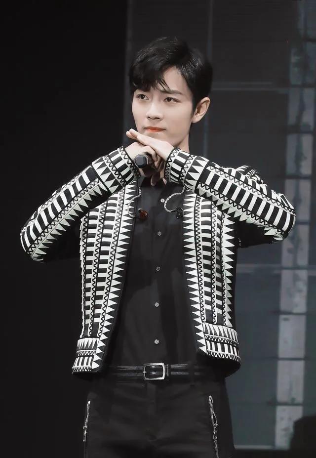 肖战忠于人品阳光帅气干净,肖战儒雅绅士有礼貌素质高