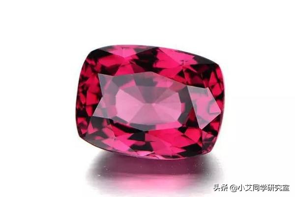 红宝石是什么档次的宝石,红色宝石价格低和高的区别在哪里