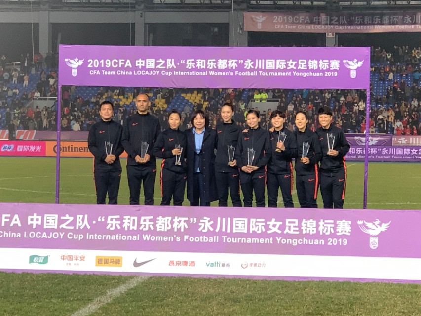 韩国女明星给中国粉丝惊喜,韩国女裁判惊艳全场