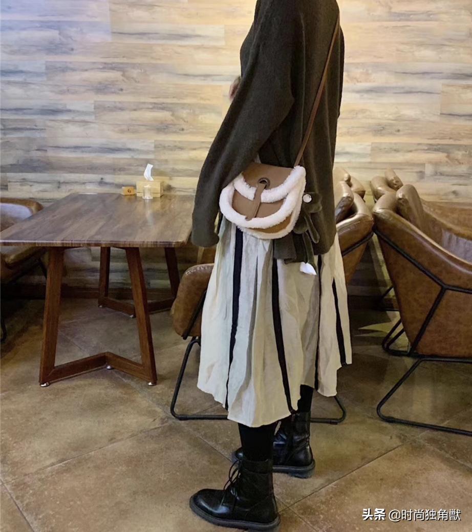冬季温暖毛绒穿搭既少女又软萌,让秋冬内搭也穿出时髦感