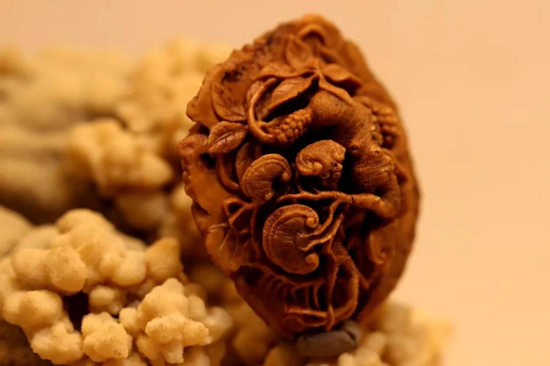 核雕的雕刻题材,刀尖上的艺术核雕工具知多少