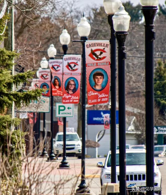 2019年美国高中毕业典礼,詹姆斯主持高中毕业典礼