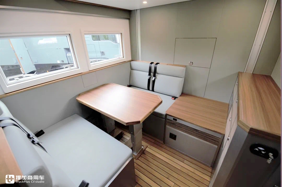 东风越野房车2021款乌尼莫克u5000,全时四驱乌尼莫克越野房车