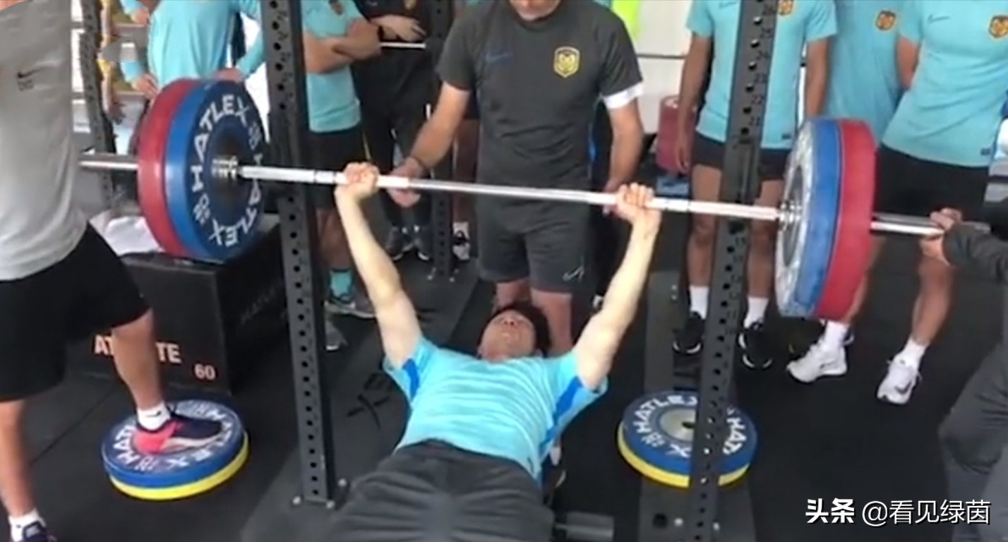 中超球员吉翔,上港边后卫吉翔