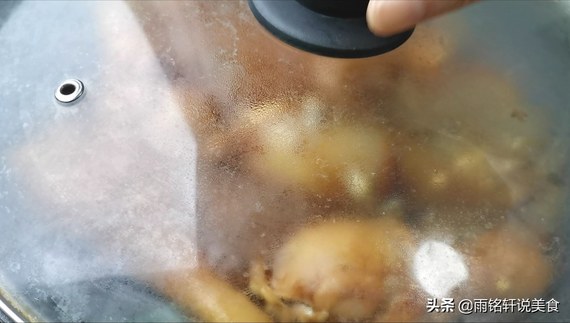 鸡腿怎么做又香又入味馋到流口水,不用一滴水炖一锅鲜香软糯的鸡腿