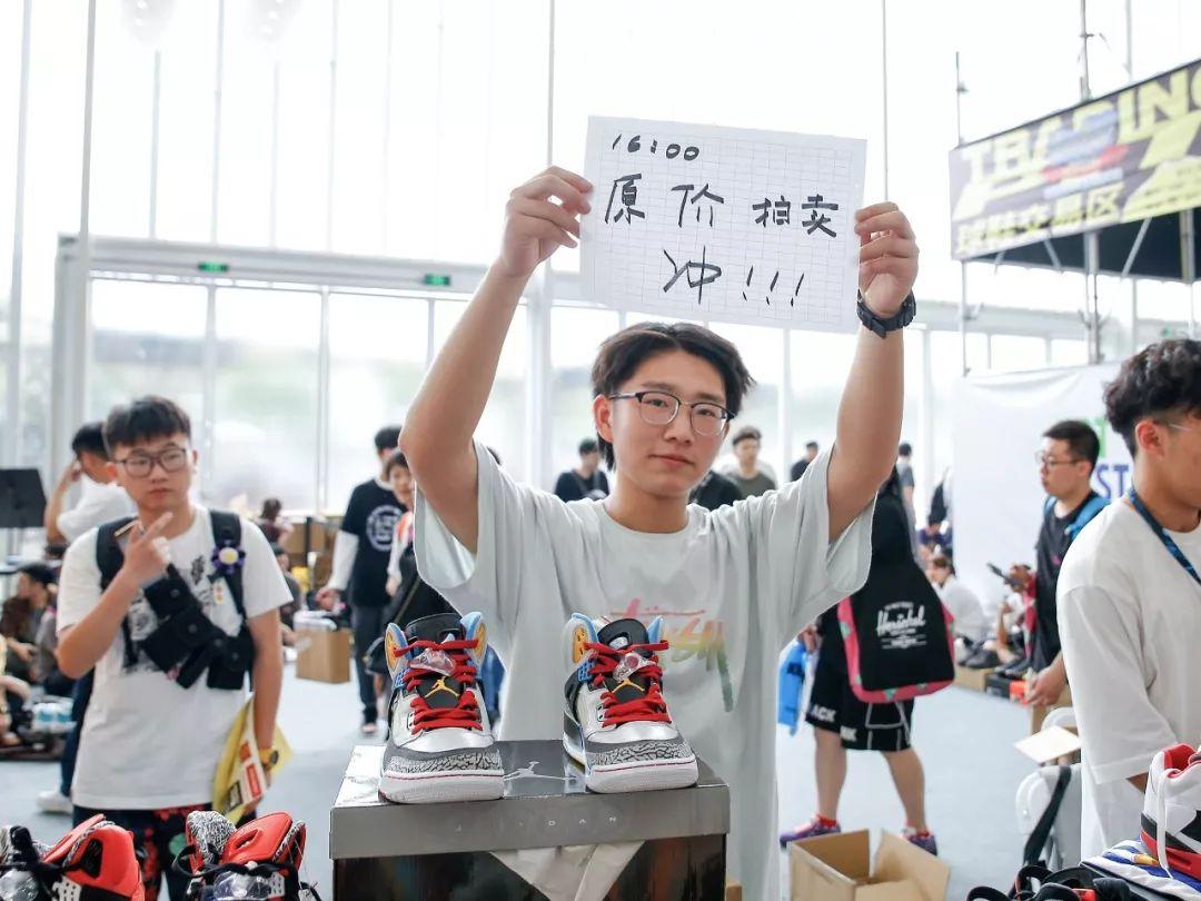 AJ、Yeezy谁更受欢迎？鞋头的本质也是球鞋复读机？