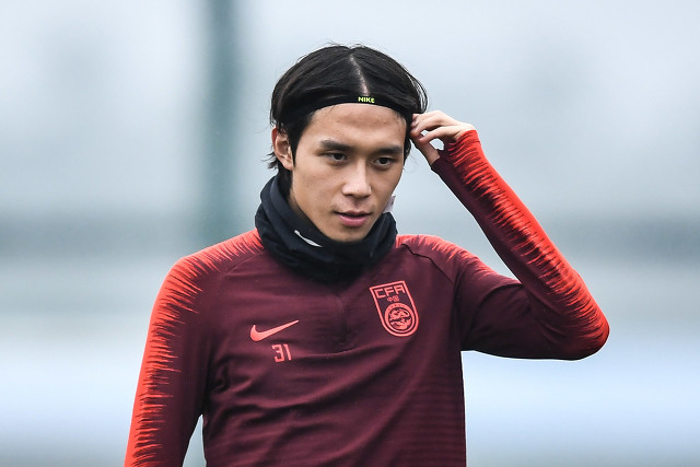 广州队1-4亚泰韦世豪扳平,广州队1比0河北韦世豪