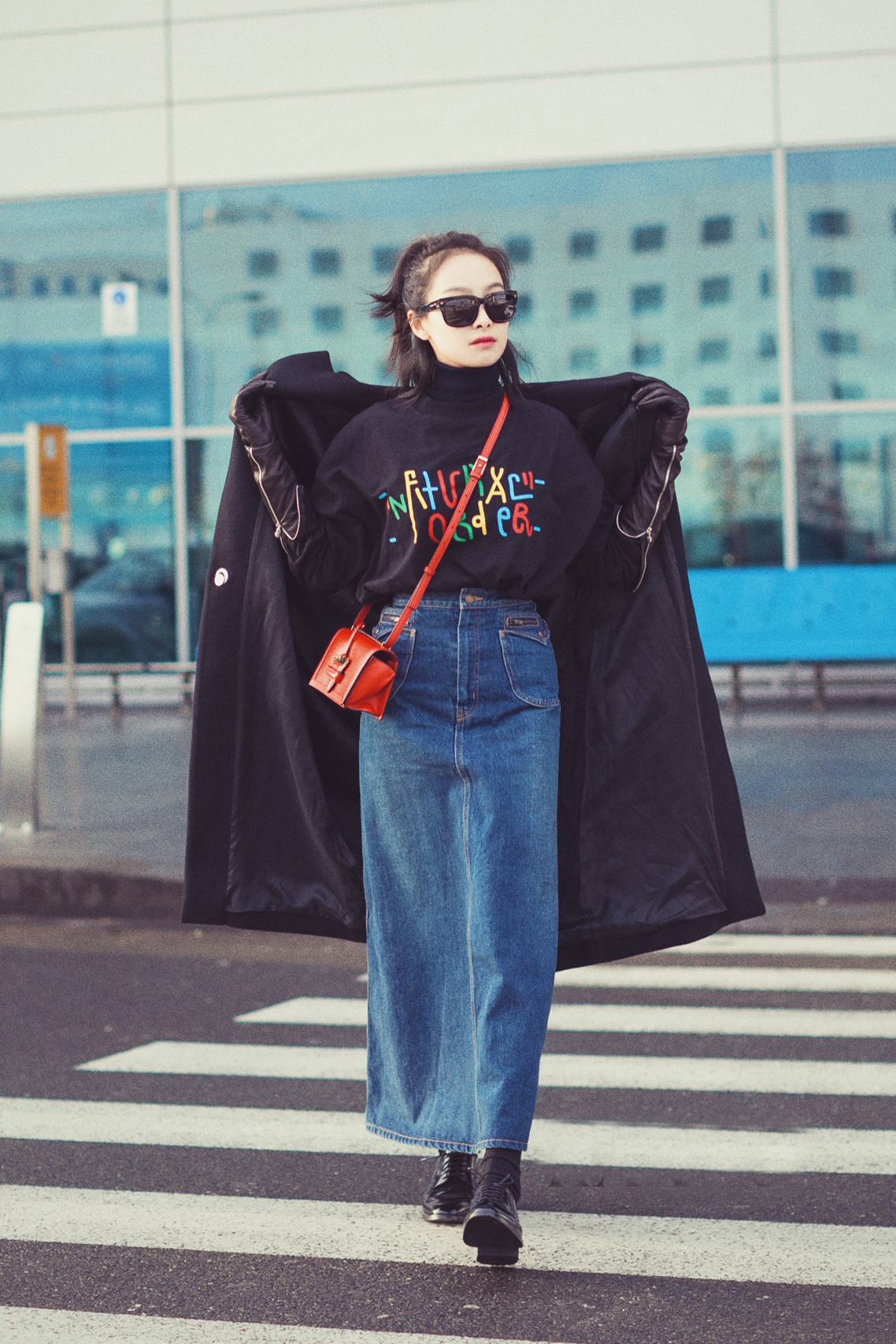 冬天大衣适合搭配什么样的包包,今年冬天穿的羊绒大衣怎么搭配