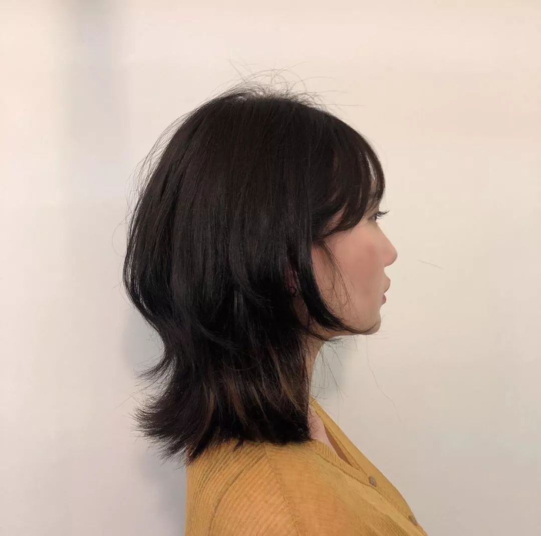 燕尾个性有型的短发,女士短发燕尾造型色彩搭配