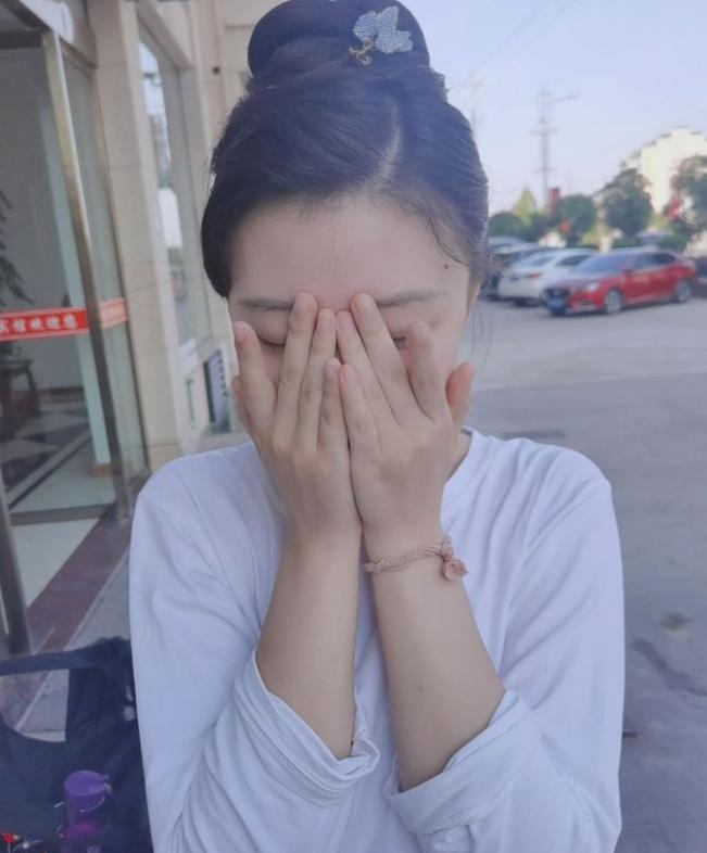 横店群演拜王宝强和赵丽颖,横店群演以王宝强激励自己