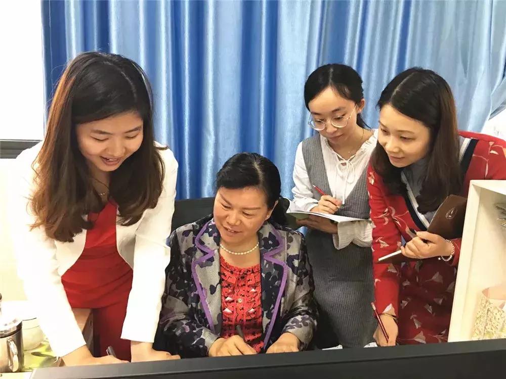 三尺讲台上的梦想,三尺讲台是我的梦想