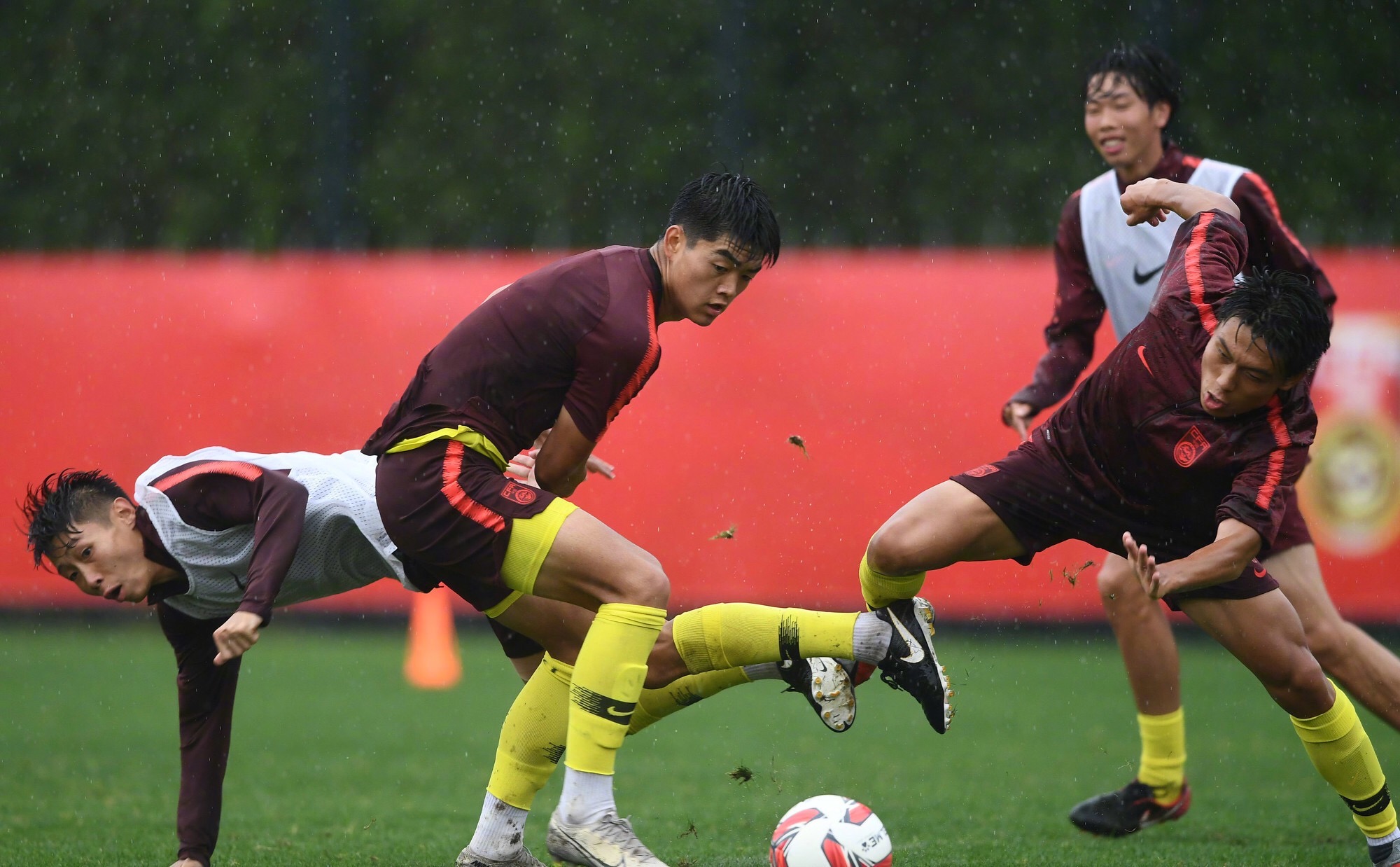 成耀东谈足球退步原因,成耀东国足经历