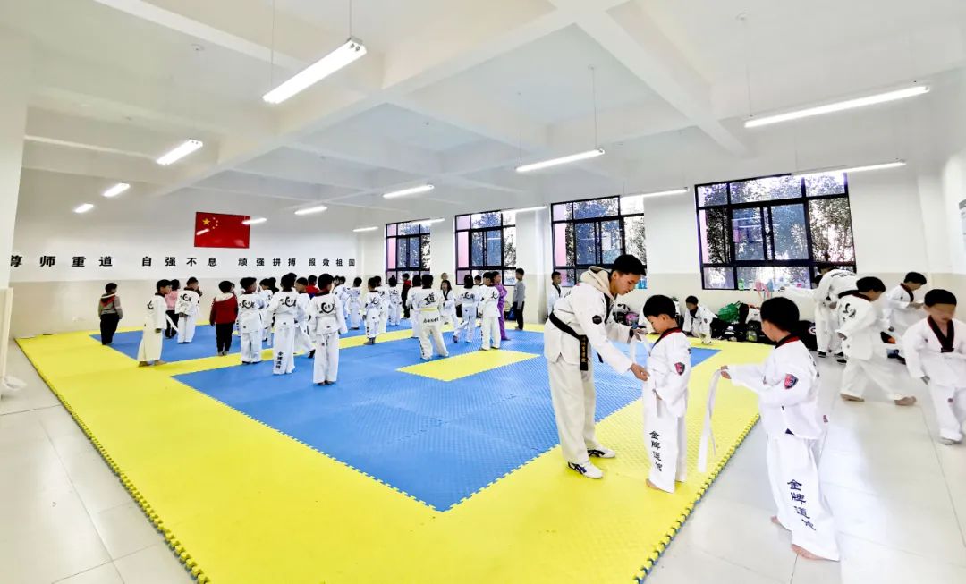 学生每天一小时体育锻炼谁提出的,学长说体育