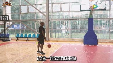 打篮球应该怎么样上篮,怎么学会打篮球的上篮