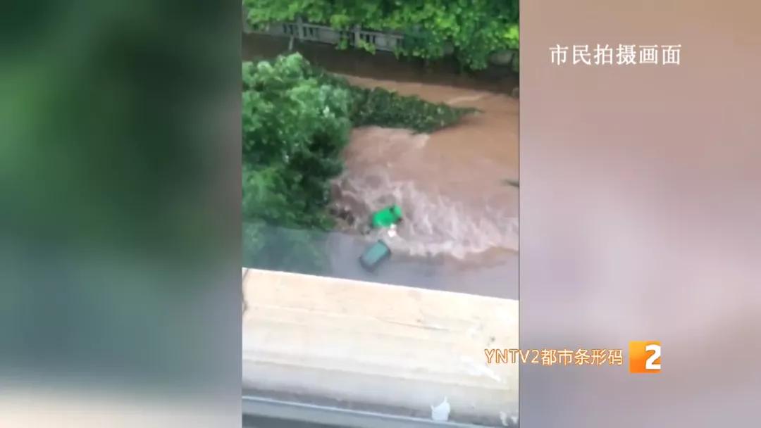洪水涌入地下车库视频播放,洪水涌入地下停车场