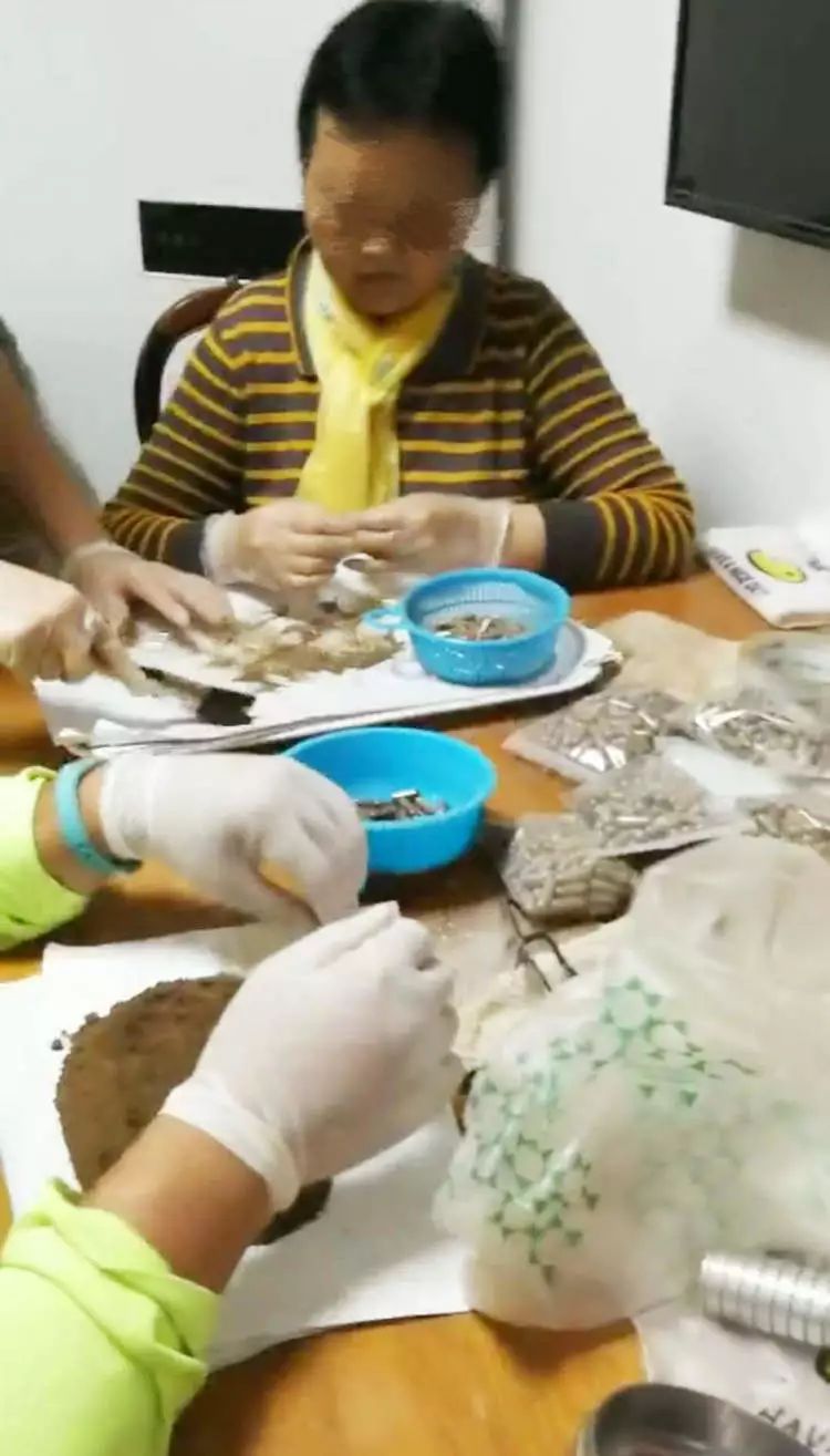 厨房满是油渍的视频,厨房全是油污