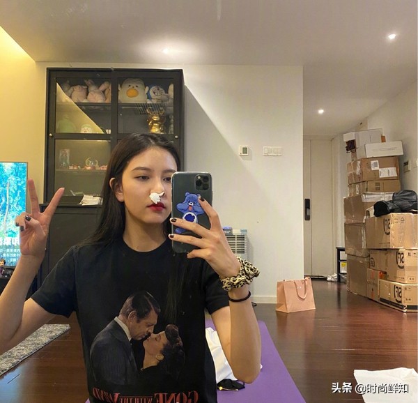 宋妍霏黄色衣服露背照片,宋妍霏最新日常照片