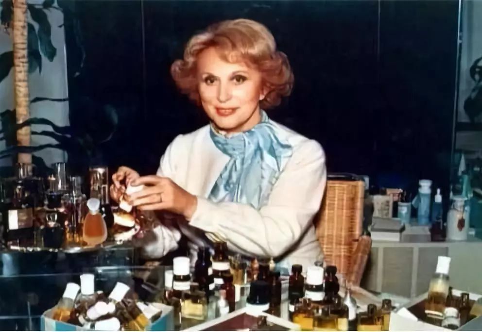 雅诗兰黛高端美妆品牌,雅诗兰黛在中国美妆行业的发展