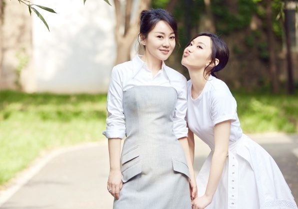 “最精致姥姥”惊现商场，和孙子胜似姐弟，网友：吃防腐剂了吧