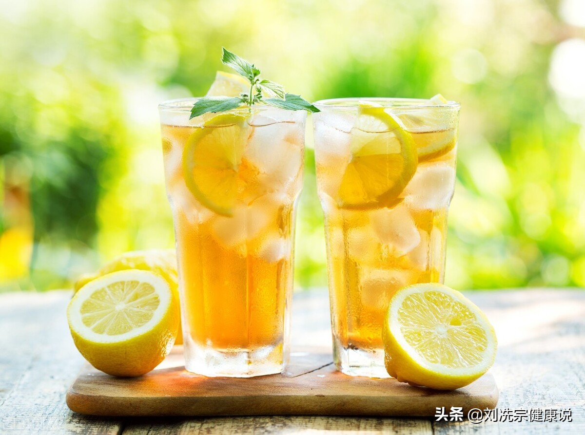 夏季炎热多出汗，饮水是关键！医生说如何正确饮水，也有讲究