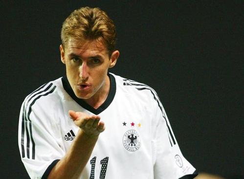 21世纪足球十大中锋克洛泽,克洛泽首次首发帽子戏法